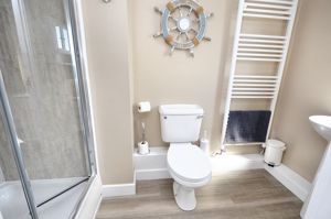 Ensuite- click for photo gallery